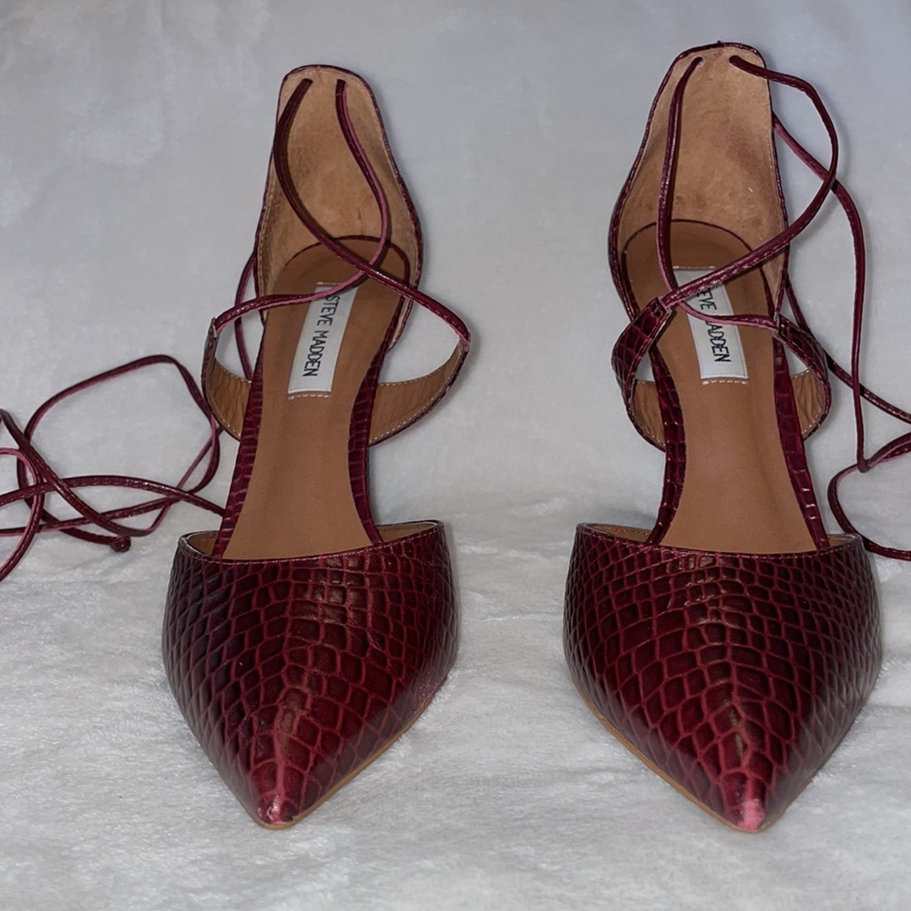 Sexy Steve Madden tie up patterned pumps